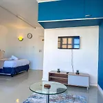 Studio Apartment In Sea Point Montclair
