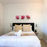Studio Apartment In Sea Point Montclair